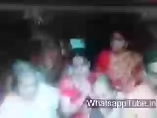 2 Ladies Snatching Chain In Public