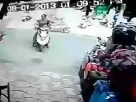 Another Indian Women Failed With Scooty