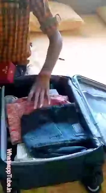 Be ware of thief while travelling