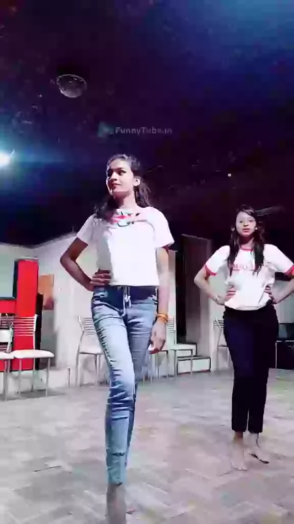 Beautiful Girls Selfie Dance Video