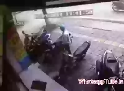 Bike Chor Pakda Gaya Uparwala Sab Dekhta hai