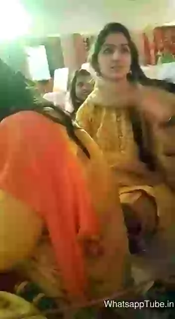 Dekho Pati Kaisa Chahiye Inhe