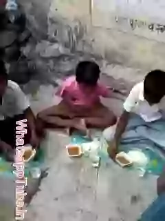 Eating With Lags Yes