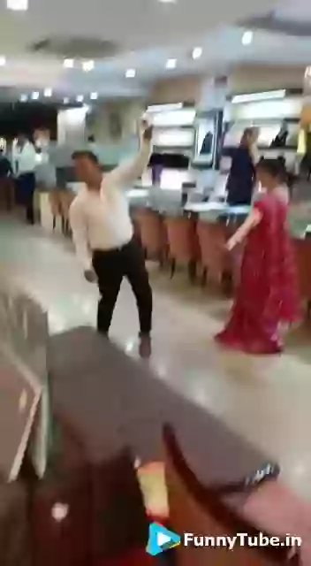 Highest Gold Price In India What Gold Shop Employees Doing