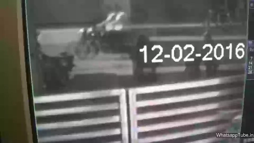 Hilarious Accident Truck Rammed It