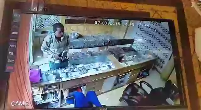 Hilarious Loot Video on CCTV