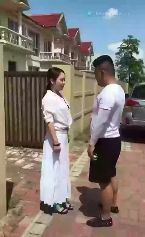 Ladies Fighting For Water Funny Whatsapp Video