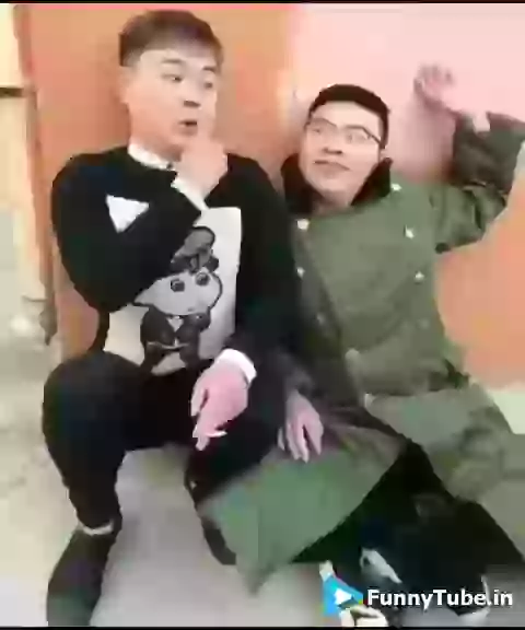 Khud Hi Gir Gaya Khade Me SOOO Funny GIF