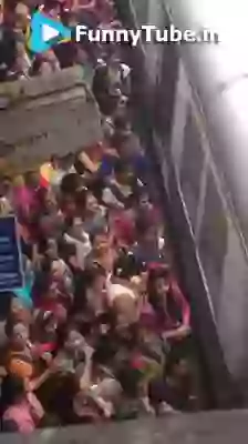 Most Hilarious Female Traveling In Mumbai Local