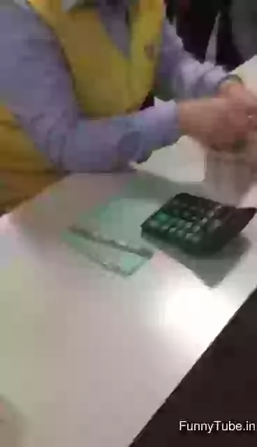 Notes Counting Machine Girl